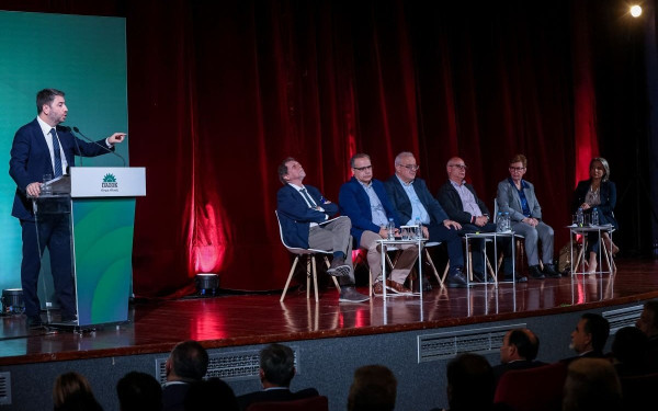 Το σχέδιο των 8 αξόνων για την «αναγέννηση» του ΕΣΥ ανέπτυξε στο Ηράκλειο ο Ν. Ανδρουλάκης