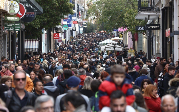 Στο υψηλότερο επίπεδο των τελευταίων 17 ετών το διαθέσιμο εισόδημα στην Ελλάδα