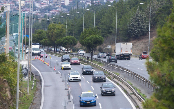 Θεσσαλονίκη: Καραμπόλα 4 οχημάτων στον Περιφερειακό