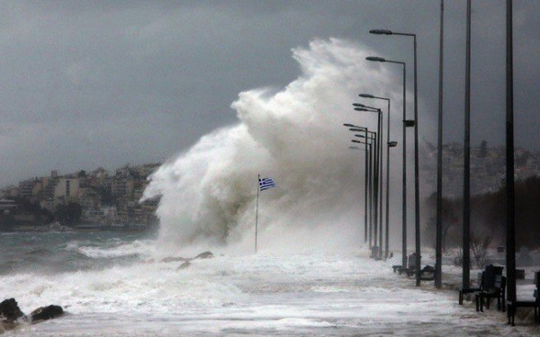 Μεγάλες ζημιές στην Κασσάνδρα από την κακοκαιρία: Να κηρυχθεί σε κατάσταση έκτακτης ανάγκης ζητά η δήμαρχος