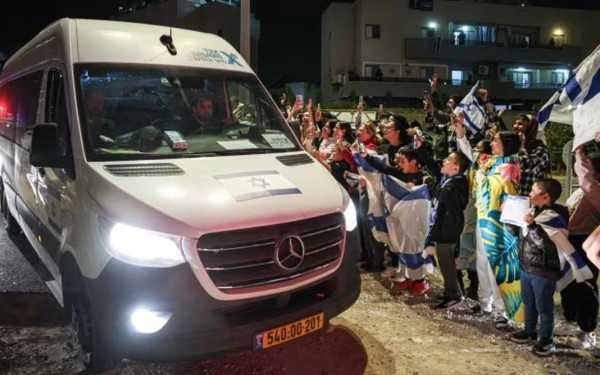 Απελευθερώθηκαν άλλοι 6 Ισραηλινοί όμηροι από τη Χαμάς