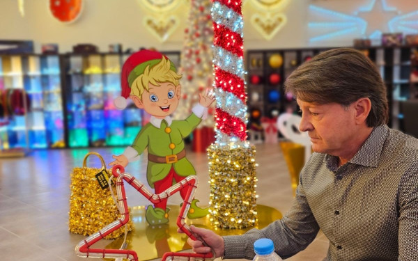 Ο «βασιλιάς των Χριστουγέννων» είναι Θεσσαλονικιός (φωτ.)