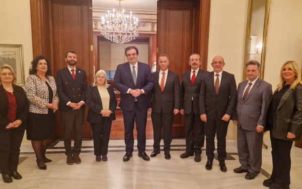 Tα σχολεία της ομογένειας στην Κωνσταντινούπολη επισκέφτηκε ο Κ. Πιερρακάκης