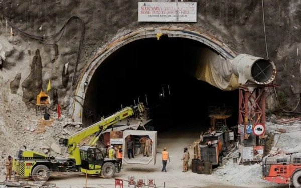 Ινδία: Κοντά στη διάσωση οι 41 εργάτες που είναι παγιδευμένοι στα συντρίμμια οδικής σήραγγας