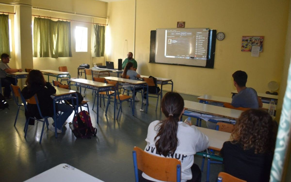 Ψηφίστηκε η τροπολογία για τη νέα διαδικασία πρόσληψης αναπληρωτών σε «εξαιρετικές ανάγκες»