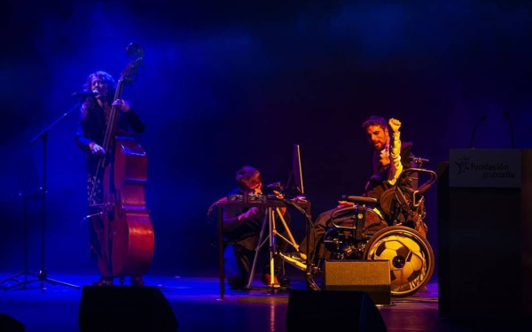 EyeHarp: Πώς ένα τροχαίο και μια ταινία του Αμενάμπαρ επέτρεψαν σε τετραπληγικούς να δίνουν συναυλίες