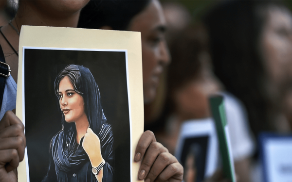 Στη Μαχσά Αμινί το βραβείο Ζαχάροφ: Η Ιρανή που έγινε «σύμβολο ελευθερίας» τιμήθηκε μετά θάνατον