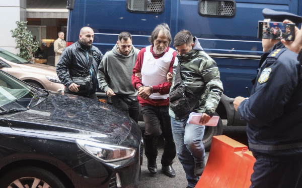 Στον ανακριτή ο γυναικοκτόνος της Σαλαμίνας - Είχε καταδικαστεί για ενδοοικογενειακή βία το 2019 (βίντεο)