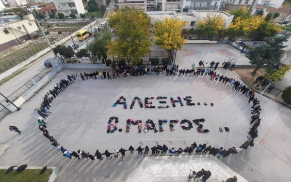 Βόλος: Μαθητές του ΕΠΑΛ τίμησαν Β. Μάγγο και Α. Γρηγορόπουλο