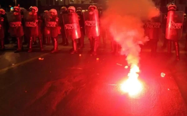 Ρέντη: Δεύτερη κρίσιμη ημέρα για τον αστυνομικό των ΜΑΤ - Μπαίνει ξανά στο χειρουργείο