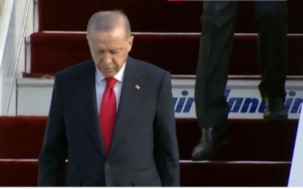 Έφτασε στην Αθήνα ο Ερντογάν - Το μεσημέρι η συνάντηση με τον Κυριάκο Μητσοτάκη (βίντεο)