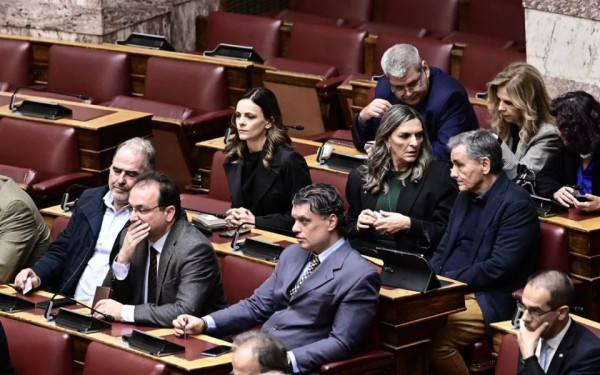 Νέα Αριστερά: Τροπολογία για απαλλαγή των φιλοδωρημάτων από φορολογία και ασφαλιστικές εισφορές