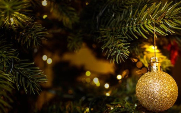 Θεσσαλονίκη: Φωταγωγείται το χριστουγεννιάτικο δέντρο στην Άνω Πόλη