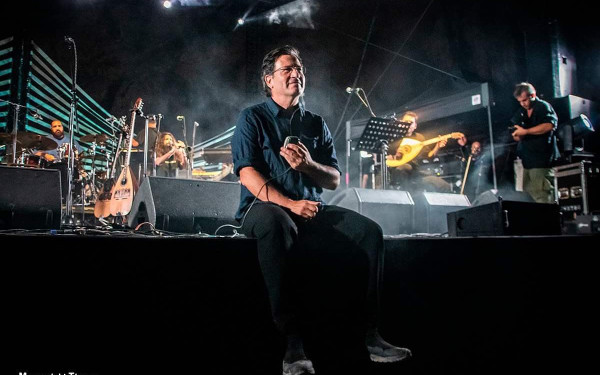 Θανάσης Παπακωνσταντίνου: Τριάντα χρόνια μετά την «Αγία Νοσταλγία», έρχεται το «Urbanum»