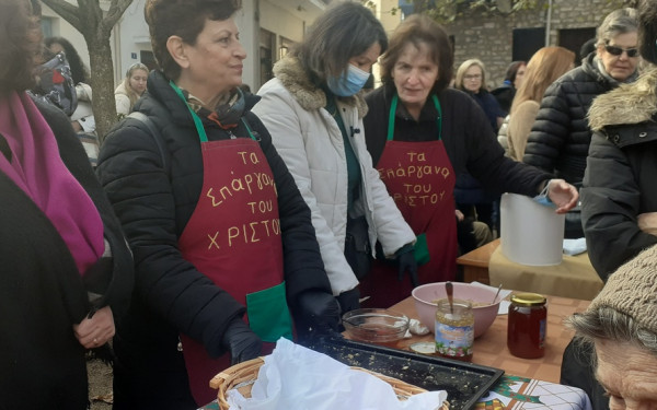 Iωάννινα: Αναβίωσε το έθιμο «σπάργανα του Χριστού» (φωτ.)