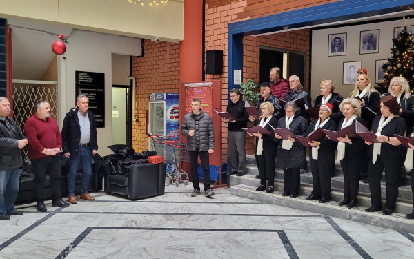 Δήμος Κορδελιού - Ευόσμου: Παραδοσιακά κάλαντα Σμύρνης στον Δήμαρχο