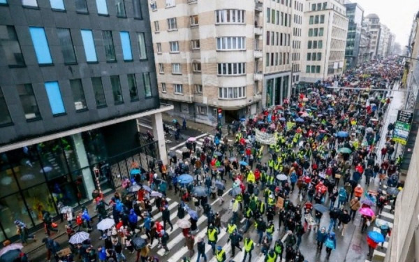 Συνολικά 27.000 άνθρωποι διαδήλωσαν στις Βρυξέλλες ζητώντας κατάπαυση του πυρός στη Γάζα 