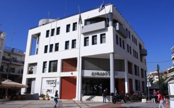 Κορδελιό - Εύοσμος: Άγριος καυγάς στο δημοτικό συμβούλιο για το προσωπικό που φεύγει, αδειάζοντας το δήμο