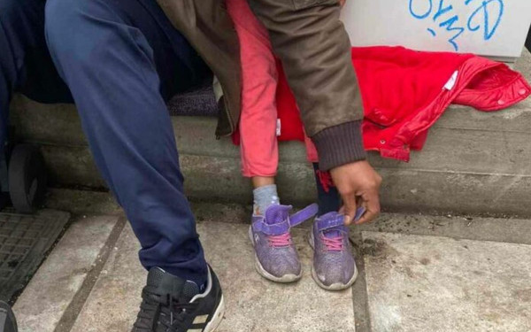 Σταθερά σε υψηλά επίπεδα η παιδική φτώχεια στην Ελλάδα - Τι προτείνει η έρευνα του ΚΕΠΕ