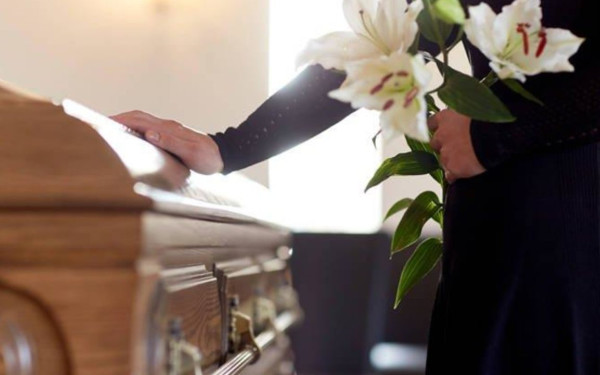 Πήγαν να κηδέψουν λάθος άνθρωπο - Σοκ στην οικογένεια όταν άνοιξε το φέρετρο