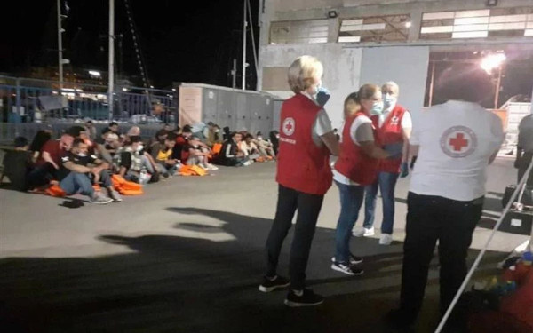 Καλαμάτα: Στο λιμάνι 81 μετανάστες που διασώθηκαν από φορτηγό πλοίο 