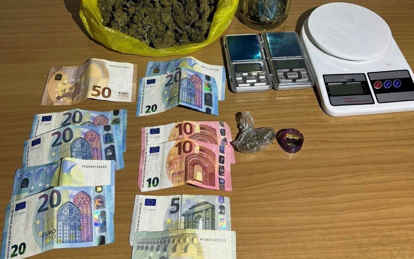 Σέρρες: Τον έπιασαν με μικροποσότητα κάνναβης και στο σπίτι του είχε ολόκληρο... μαγαζί 