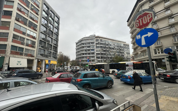 Θεσσαλονίκη: «Δεν πέφτει καρφίτσα» στο κέντρο από την κίνηση - Ποιοι δρόμοι είναι μποτιλιαρισμένοι