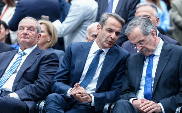 Μία τριγωνική σχέση με εναλλαγές: Μητσοτάκης-Καραμανλής-Σαμαράς