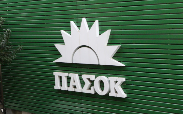 ΠΑΣΟΚ: «Ο κ.Χατζηδάκης βρίσκεται υπό το κράτος πανικού»