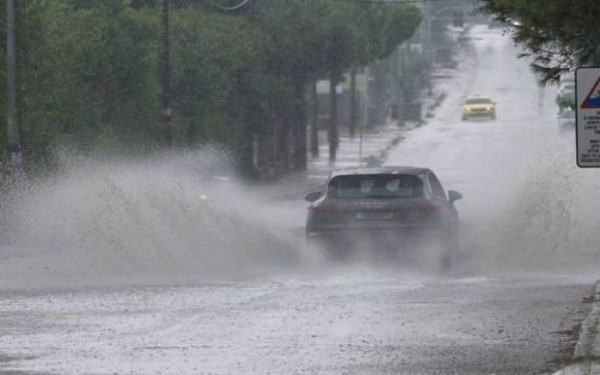 «Καμπανάκι» για την κακοκαιρία ATENA: Μεγάλη προσοχή τις επόμενες ώρες συνιστά ο Μαρουσάκης - Κίνδυνος για πλημμύρες