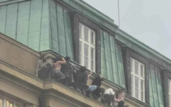 Η Πράγα επανέφερε τον εφιάλτη των μακελειών στην Ευρώπη