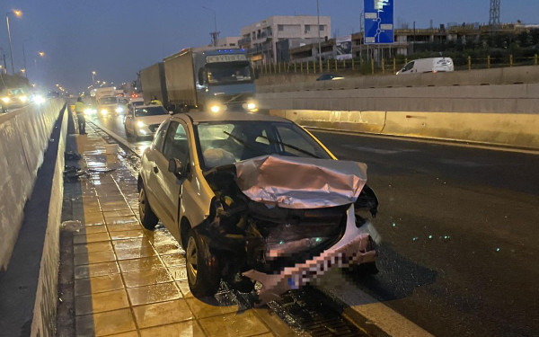 Θεσσαλονίκη: Μετωπική σύγκρουση δύο ΙΧ στον Περιφερειακό - Στο νοσοκομείο δύο άτομα (φωτ.)