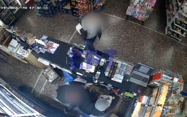 Θεσσαλονίκη: Βίντεο ντοκουμέντο από ληστεία - Εφιάλτης 2,5 λεπτών για νεαρή υπάλληλο