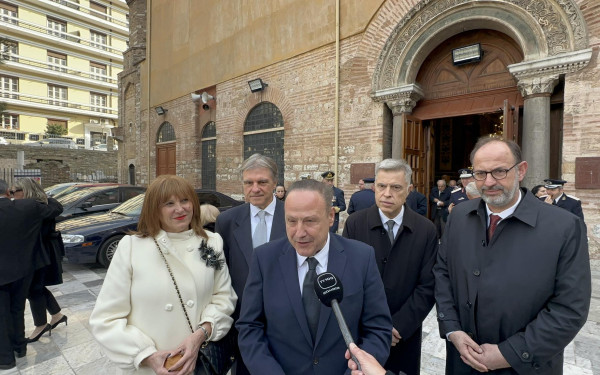 Οι πρώτες ευχές από το πολιτικό προσωπικό της Θεσσαλονίκης (βίντεο & φωτ.)