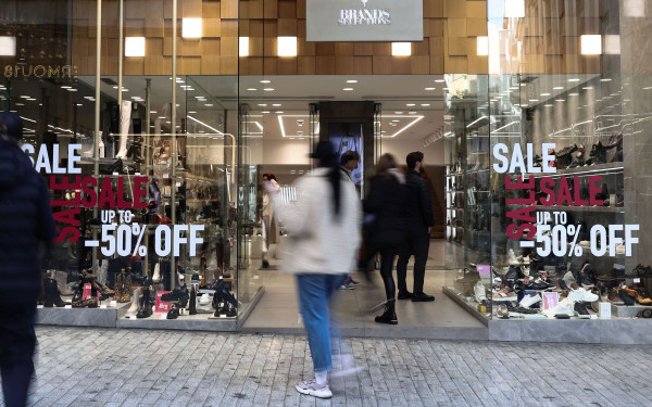 Αγορά: Υποτονική η κίνηση τον πρώτο μήνα των χειμερινών εκπτώσεων