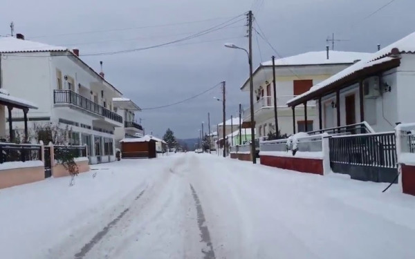 Έβρος: Κλειστά τα σχολεία σε τέσσερις Δήμους - Ανοιχτό το οδικό δίκτυο με την έλευση του χιονιά