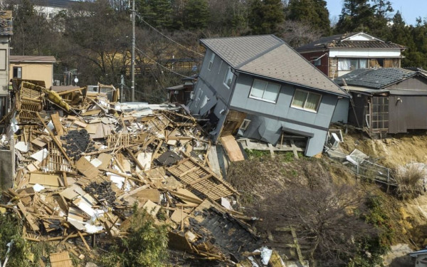 Ιαπωνία: Τουλάχιστον 30 οι νεκροί του ισχυρού σεισμού των 7,6 Ρίχτερ - Η στιγμή που ο εγκέλαδος χτυπά τη χώρα (βίντεο)