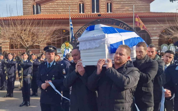 Θεσσαλονίκη: Σπαρακτικό αντίο στον 32χρονο αστυνομικό - Προφυλακιστέος ο 44χρονος Νορβηγός που τον μαχαίρωσε (βίντεο & φωτ.)