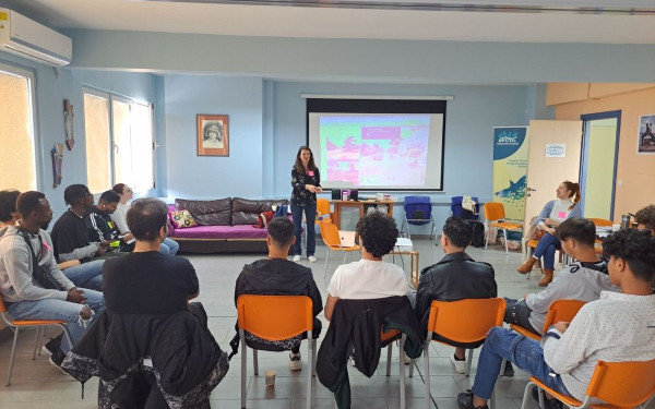 Θεσσαλονίκη: Στην πορεία προς την ενηλικίωση οι νεαροί πρόσφυγες έχουν ένα μέντορα της ΑΡΣΙΣ δίπλα τους