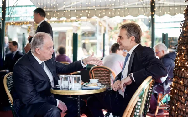 Μητσοτάκης και Τασούλας ήπιαν τον πρώτο καφέ της χρονιάς στο Κολωνάκι