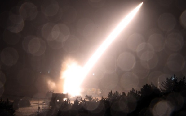 Βόρεια Κορέα: Εκτόξευσε περισσότερες από 60 οβίδες στα ανοιχτά της κορεατικής χερσονήσου