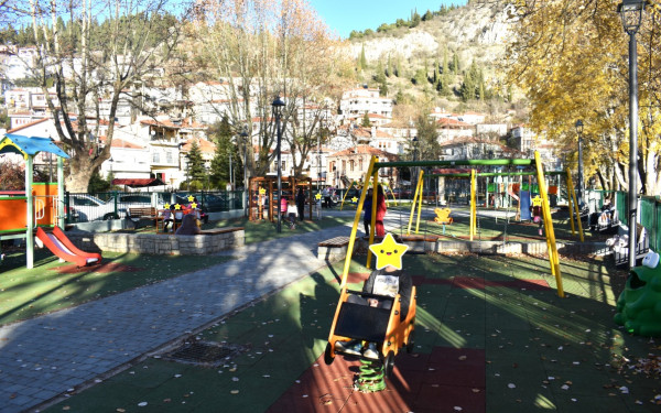 Καστοριά: Σε λειτουργία η Μητροπολιτική παιδική χαρά - στολίδι στο Ντολτσό - Δείτε φωτογραφίες