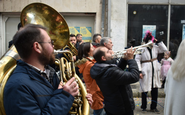 Καστοριά, Κατερίνη και Χαλκιδική εντυπωσιάζουν με τα έθιμά τους τα Θεοφάνια