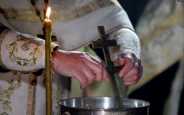 Ρώσος παπάς διώκεται για δεύτερη φορά για δυσφήμηση του ρωσικού στρατού