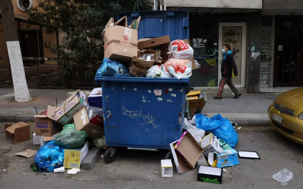 «Βουλιάζει» στα σκουπίδια η Περαία - Τα ογκώδη πεταμένα σε κάθε περιοχή του δήμου