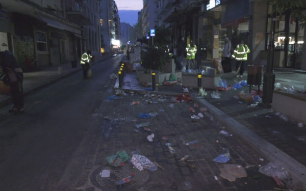 Θεσσαλονίκη: Ένας απέραντος σκουπιδότοπος το κέντρο μετά την Πρωτοχρονιά