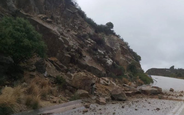 Προβλήματα στη Χαλκιδική από την κακοκαιρία: Πλημμύρισε η Τορώνη - Κατολισθήσεις στο επαρχιακό δίκτυο Σιθωνίας (φωτ.)