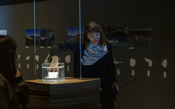 Η Tέχνη «ουρλιάζει» για την κλιματική κρίση και τις καταστροφές - Δύναμη αφύπνισης για τον κόσμο τα έργα Ελληνίδων καλλιτεχνών (φωτ.)