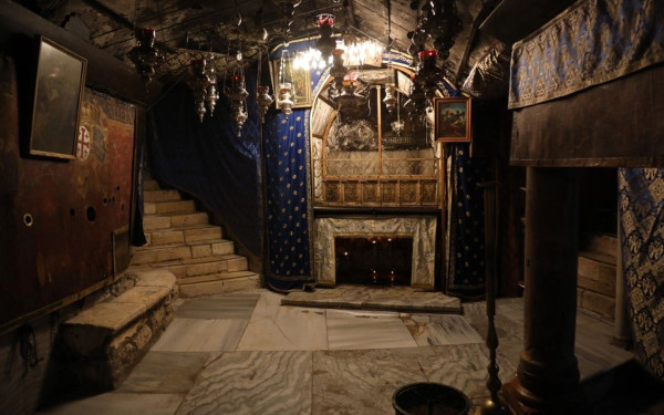 Χριστούγεννα: Η Βηθλεέμ πενθεί, η Ουκρανία γιορτάζει με τη Δύση