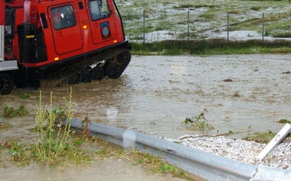 Ηλεία: Ψάχνουν για έκτη ημέρα τον 45χρονο που παρασύρθηκε με το ΙΧ από ορμητικά νερά χειμάρρου